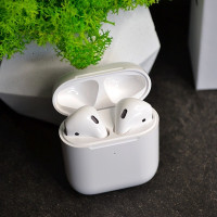 Навушники AirPods 2 with Wireless Charging Case