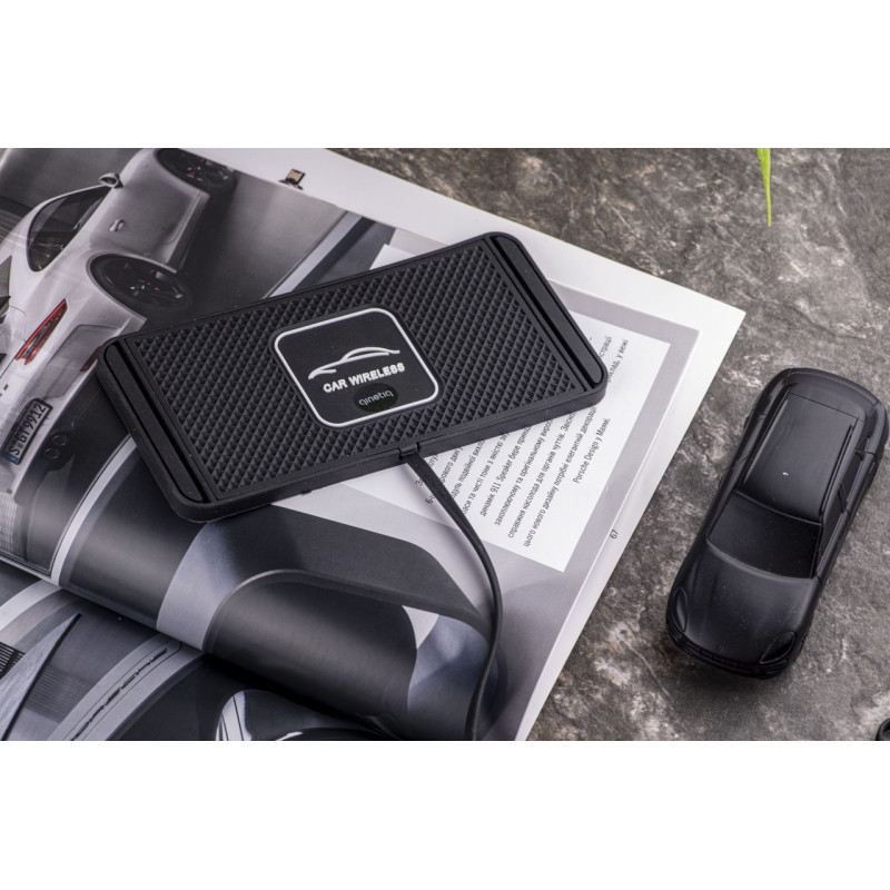Силіконовий килимок з бездротовою зарядкою 15W Qinetiq Car Wireless Pad- Замовити за ціною 515 грн.